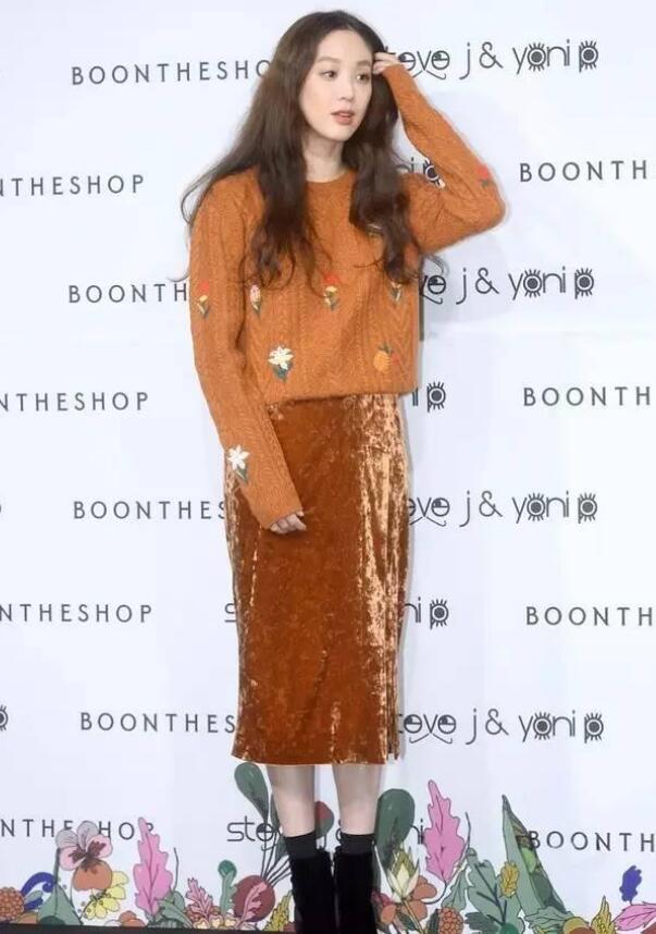 脏橘色和南瓜色选哪个，脏橘色和南瓜色选哪个颜色（秒杀冷白皮的它才是黄皮救星）