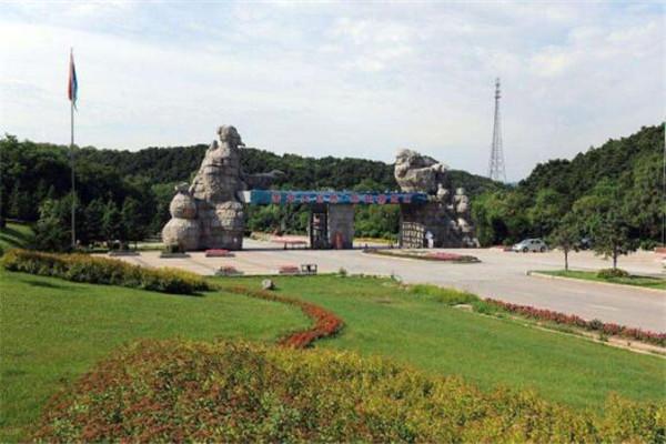 沈阳旅游景点，沈阳旅游景点自驾游大全（沈阳森林动物园是一个非常有趣味性的地方）