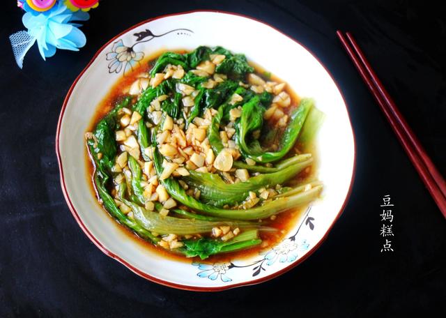 教你做蒜香生菜饼，蒜蓉生菜怎么做好吃又简单（蒜蓉生菜的做法）