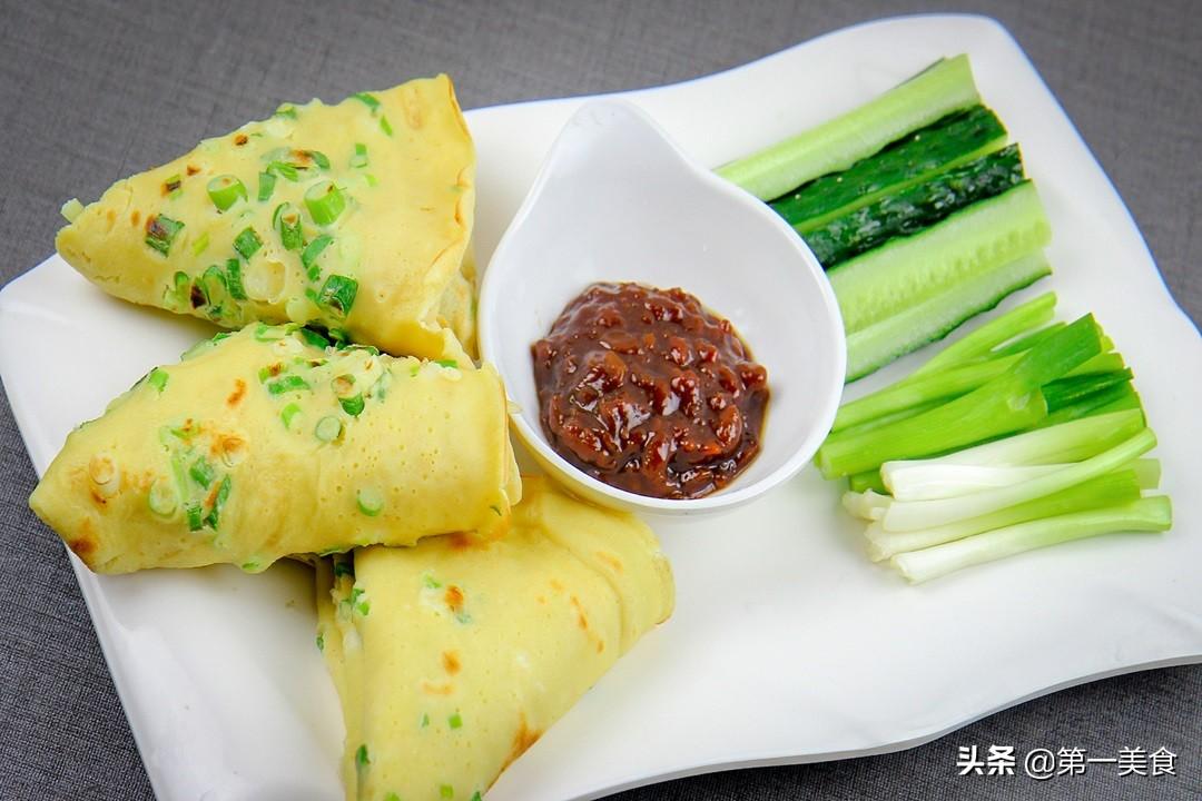 鸡蛋饼怎么煎，鸡蛋灌饼的制作（两分钟做早餐鸡蛋饼）