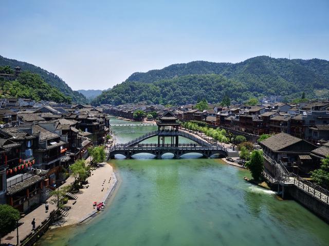 凤凰古城攻略，天龙手游凤凰古城攻略（趁着周末一起穷游凤凰古城吧）