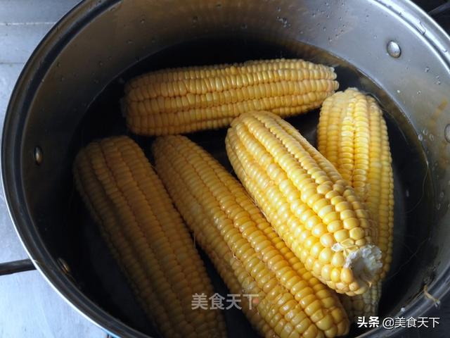松子玉米的做法，玉米馒头怎么做才能松软好吃视频（玉米这样做也太好吃了吧）