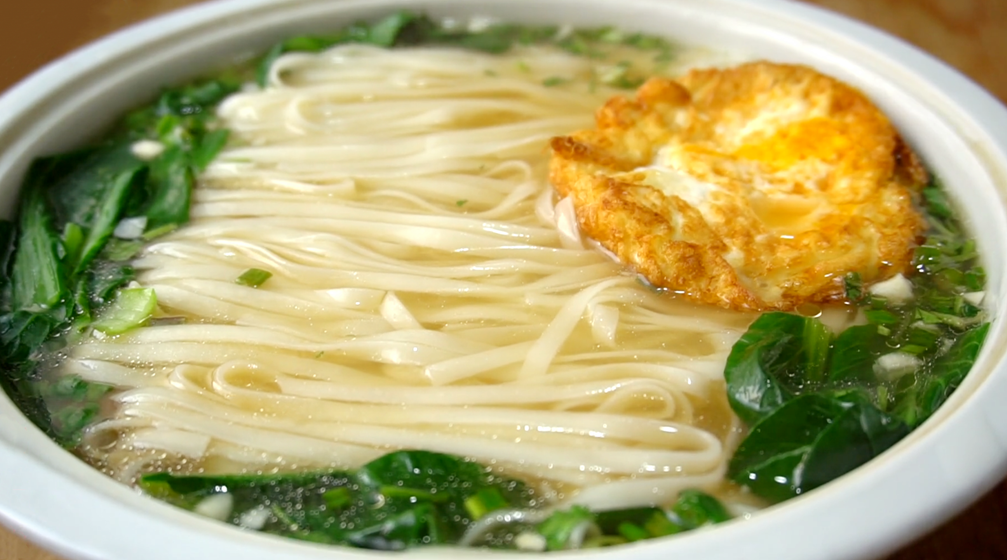 【煎蛋青菜面】做法步驟圖 營(yíng)養(yǎng)又美味 10分鐘就出鍋-起舞食譜網(wǎng)