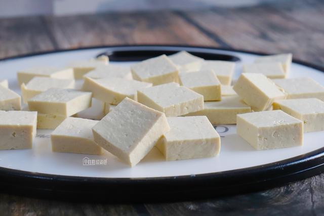 豆腐干简单的做法，豆腐干简单的做法视频（上海特色小吃蜜汁豆干）