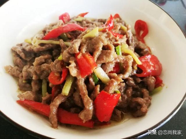 牛肉抄手馅加什么配菜比较好，牛肉馅用什么配菜好（早餐吃一碗热腾腾的牛肉馄饨或泡椒牛肉丝面）