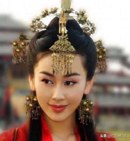 低回的意思，浅舞低回百艳羞。（婉转低回的意思）