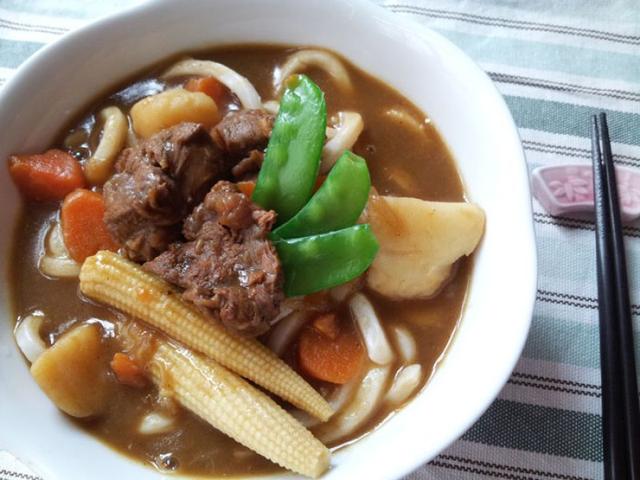 咖喱是什么东西，咖喱粉是用什么材料做成的（印度人为啥那么喜欢吃咖喱）