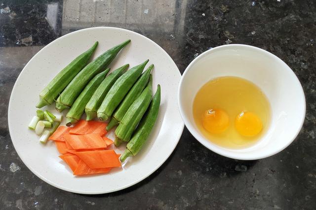 秋葵的做法大全秋葵炒鸡蛋的做法_炒鸡蛋秋葵的做法大全家常，秋葵怎么做才好吃家常做法怎样挑选秋葵（鸡蛋和它一起炒）