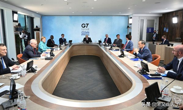 小国的悲哀！G7峰会落幕，日韩开打“照片战”，网友：半斤对八两