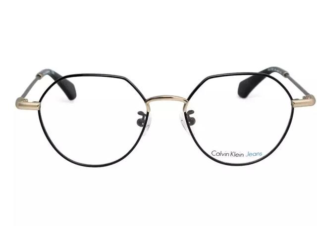 ckj眼镜架属于什么档次，ckj眼镜是什么价位（肖战在眼睛上动了什么手脚）