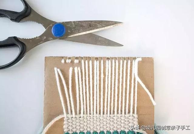 创意书签制作方法，阅读书签制作（毛线创意手工-杯垫、书签和挂饰）