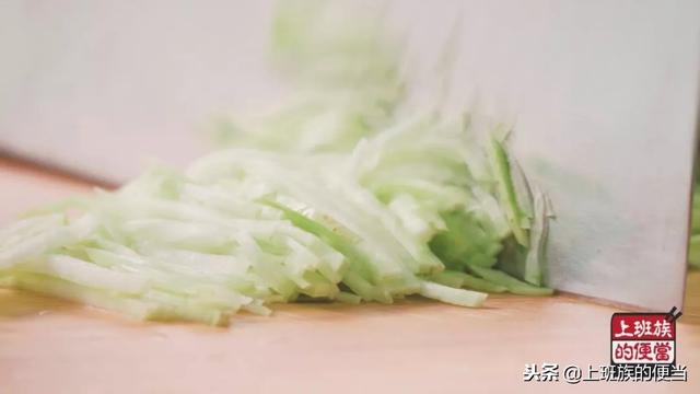 煎饼怎么做，一家人的早餐都解决了