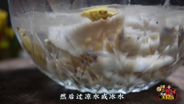 凉拌鸡脚的做法及配料，凉拌鸡脚的家常做法（凉拌鸡爪家庭版特色做法）