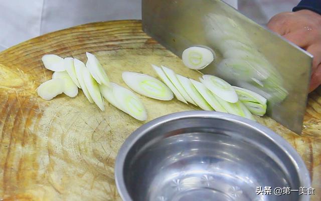 豆干怎么炒好吃，炒豆干的家常做法（大厨教你个简单的家常小炒）