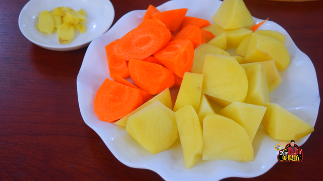 猪蹄怎么做好吃，猪蹄怎么做好吃 家常做法（简单美味又下饭）