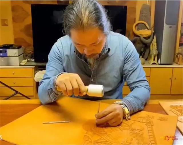 用纸怎样包花，用纸包花怎么包（云南省首届“非遗购物节”在楚雄开启）