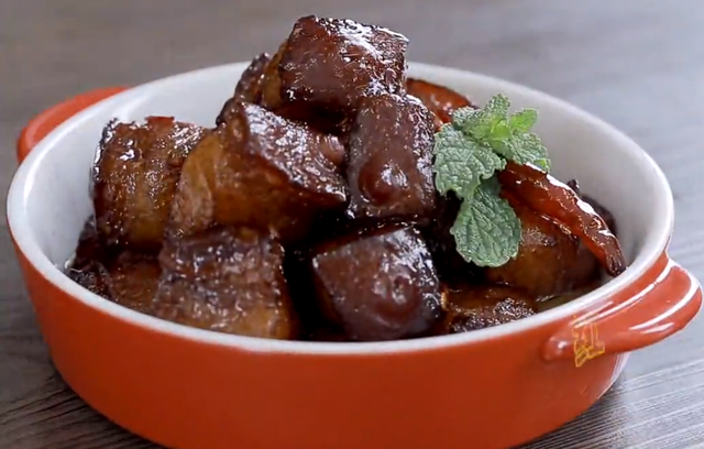 猪奶部位的肉可以吃吗，猪乳肉可以吃吗（能喝吗？你们要的猪奶来了）