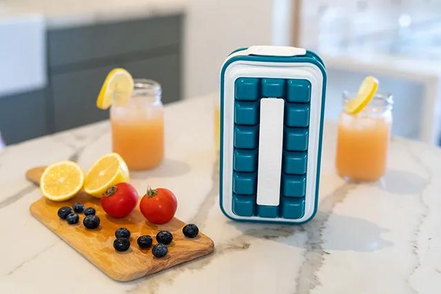 冰格里的冰怎么取出来（比传统冰格好用10倍的丹麦创意冰格）