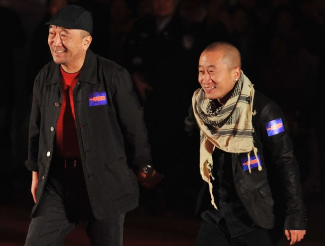 瞧这一家子大结局，瞧这一家子剧情介绍（顶着嘘声拼命、父亲去世才暴露身份）