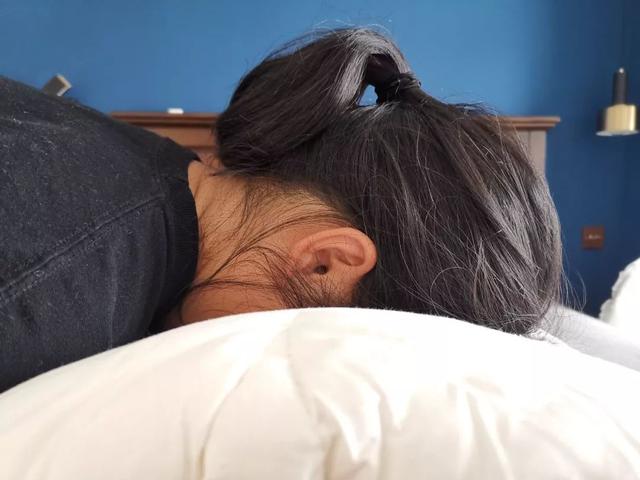 驼毛被子的优缺点，驼绒好还是羽绒被好_驼绒和羽绒被哪个好（五种常见材质被芯全方位对比）