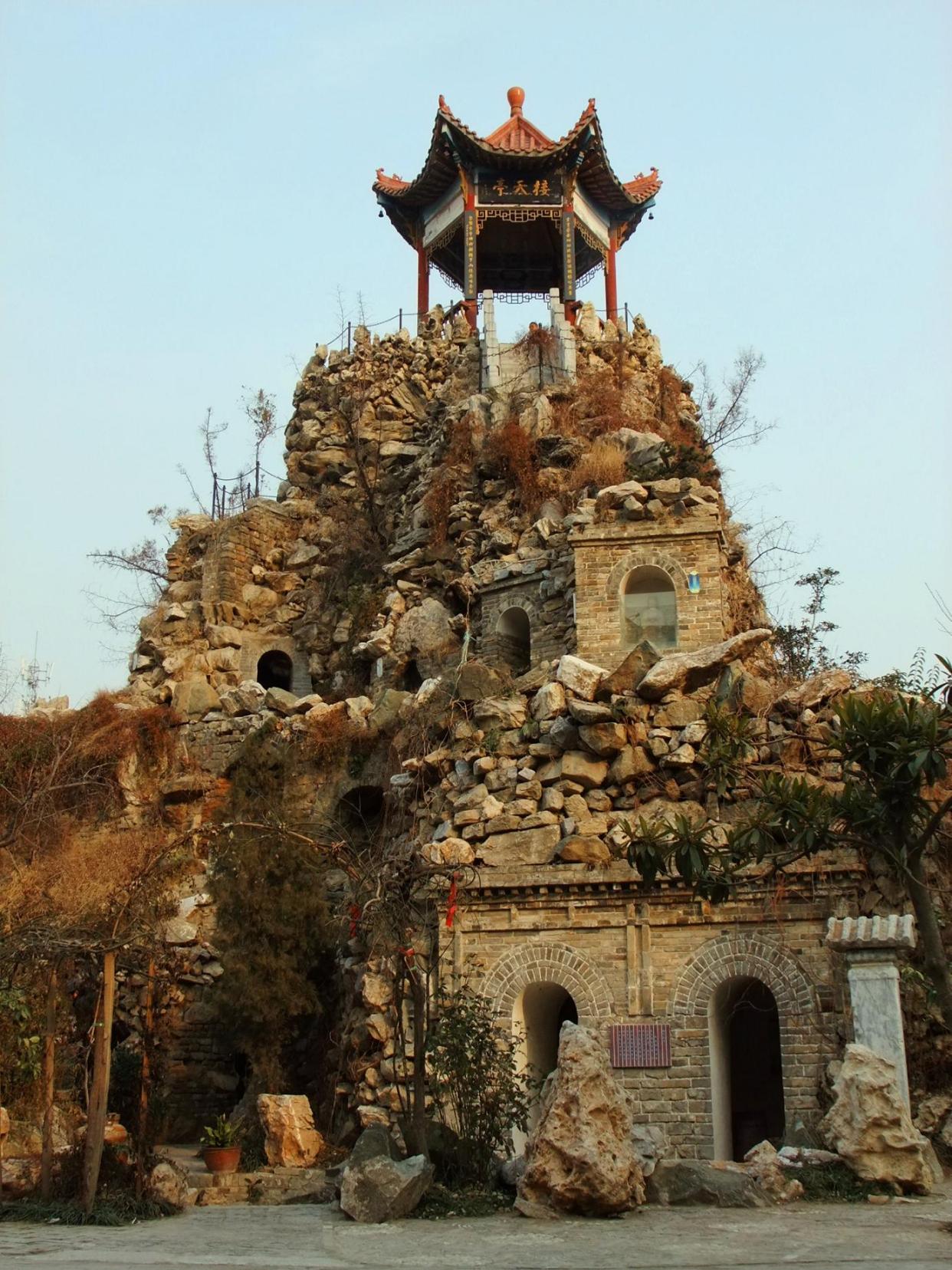 朱元璋采用封地的方式,把子孙分封到各地,分封到南阳的叫做"唐王"