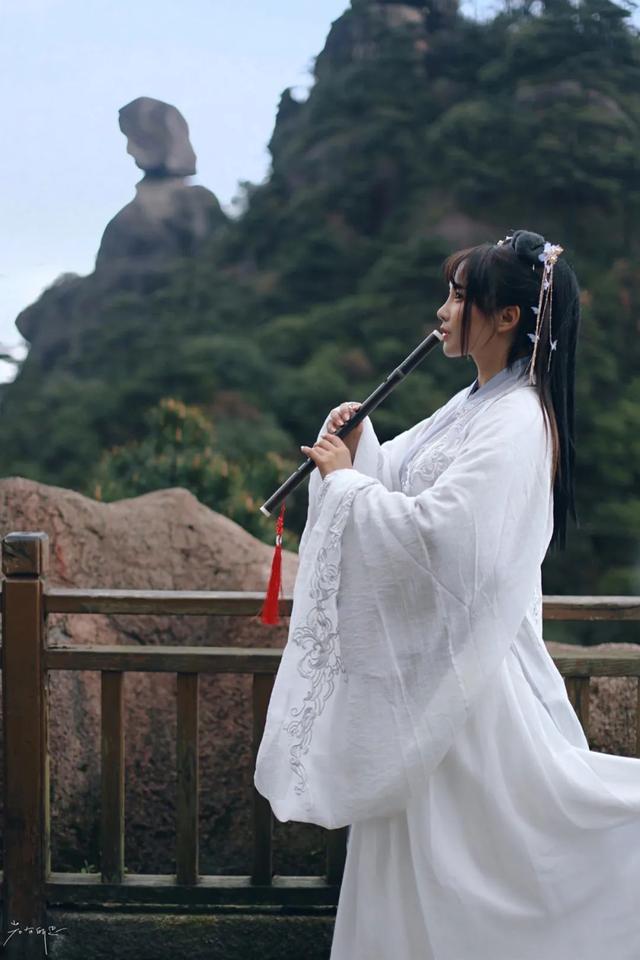 江西三清山风景区，三清山是几A级风景区（小雨初歇的江西三清山）