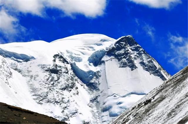 中国登山队第一次登上珠穆朗玛峰是哪一年，中国登山队第一次登上珠穆朗玛峰是在哪年（1960年中国首登珠峰）