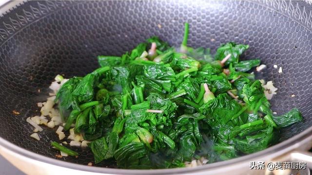 菠菜鸡蛋可以一起吃吗，菠菜跟鸡蛋可以一起给宝宝吃吗（吃过1次就忘不了）