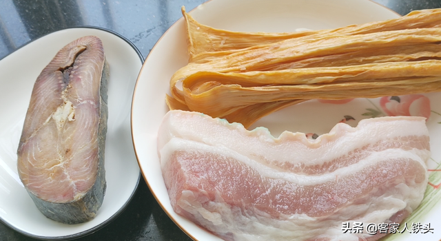 咸鱼烧肉南京家常做法，加1块马鲛咸鱼