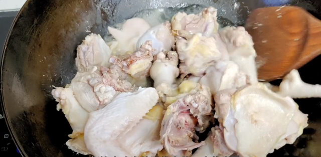 老母鸡怎么快速炖烂，怎样才能快速炖烂老母鸡（40分钟鸡肉软嫩入味）