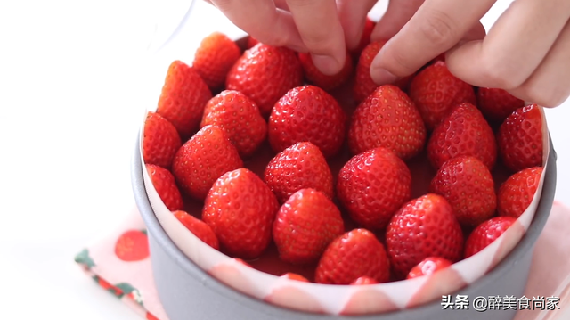 自制可爱生日蛋糕教程，简单自制生日蛋糕（心意爆棚的礼物）