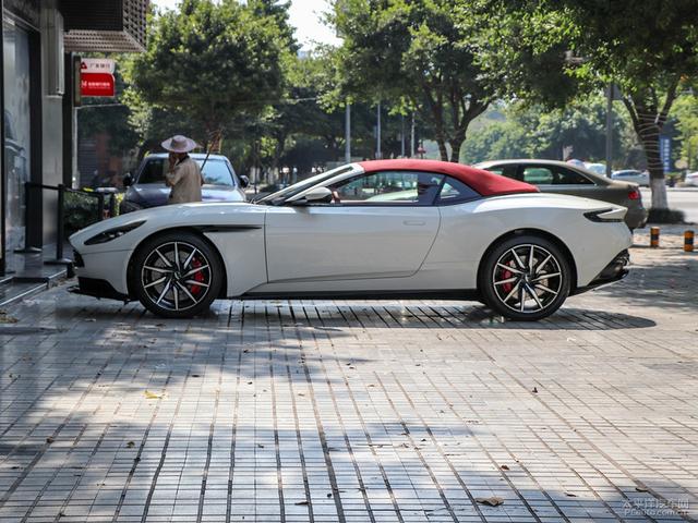 gt车标是什么车，后车标是gt跑车是什么牌子（有生之年一定要买辆GT车）