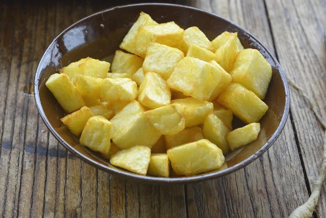 中餐厅干烧鱼的做法，干烧鱼怎么做法（王俊凯做的最认真的一道菜）