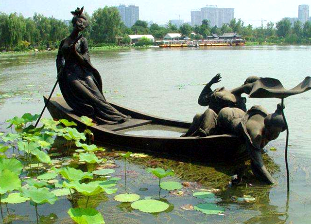 采莲曲王昌龄原文，《采莲曲》其二,王昌龄（是王昌龄歌唱采莲女的劳动生活的诗）