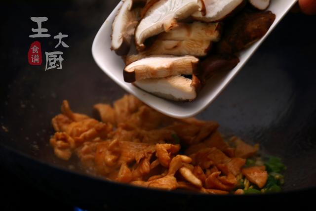 鸡肉香菇怎么做好吃，香菇炒鸡胸肉的详细做法