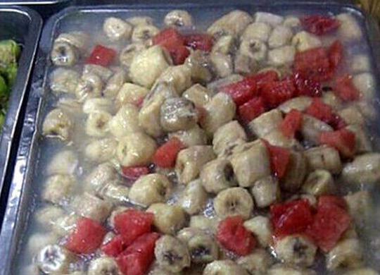 高校食堂现冰镇麻辣烫，听说很好吃高校食堂黑暗料理（那些年学校食堂黑暗料理大全）