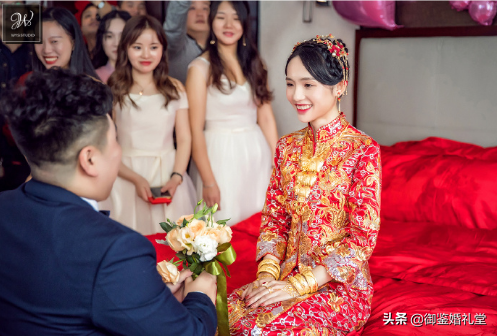 一定要注意伴娘礼服礼仪，伴娘应注意什么（婚礼当天新娘应该注意的仪态细节）