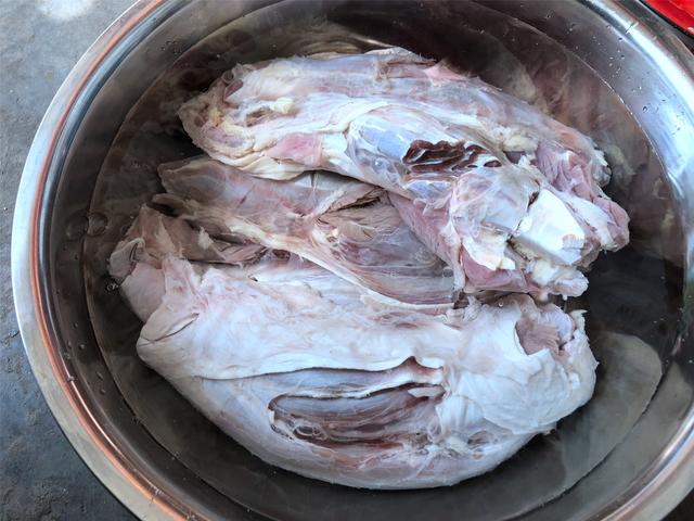 怎样做酱牛肉好吃又嫩，记住“1腌2泡”的窍门