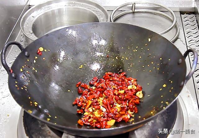 四川正宗辣子鸡的做法，炒辣子鸡怎么炒好吃（厨师长分享辣子鸡的做法和腌制配方）