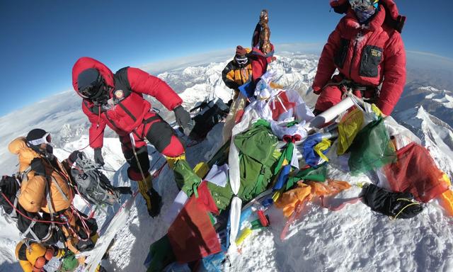 珠穆朗玛峰属于哪个国家，中国五岳山是哪五座山（一半在中国、一半在尼泊尔）