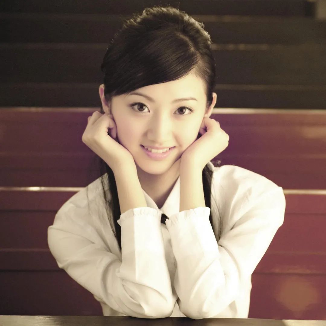 "北景甜南奕欢"10年后隔空对决,悬殊巨大,一个还在秀事业线