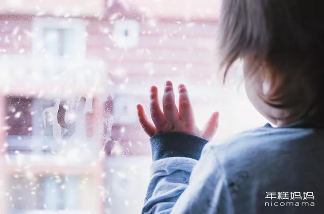 多少父母杀了自闭症，为什么大多数自闭症孩子的父母都是高学历（3个自闭症家庭的脱轨人生）