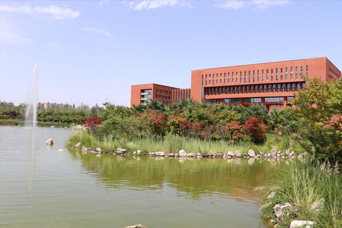 三,西安建筑科技大学西安建筑科技大学是一所极具特色的高校,在全国