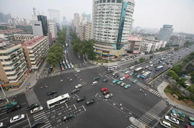 什么是饱和流率，饱和流率的单位（待行区是否本质上提高了交叉口的通行能力）
