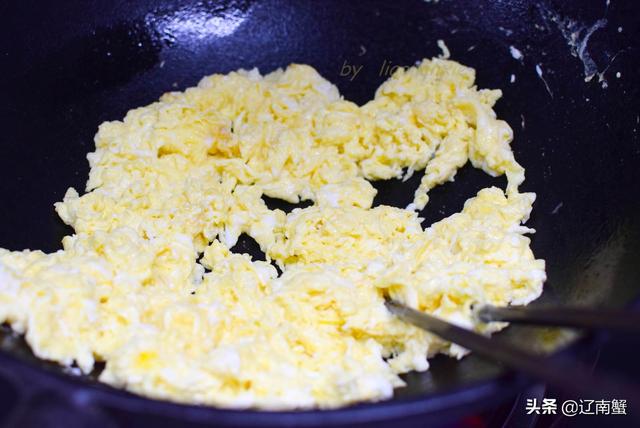 三鲜素水饺怎么做，什么叫素三鲜水饺（老妈做的素三鲜饺子）