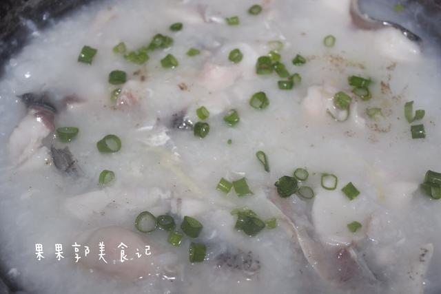 皮蛋鱼肉粥的做法，皮蛋鱼肉粥的做法窍门（教你在家做出茶楼的经典生滚鱼片粥）