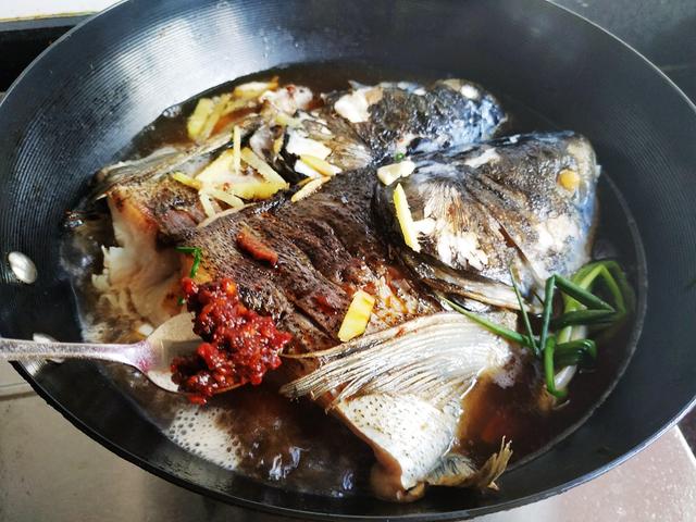 家常胖头鱼炖豆腐，豆腐和鱼是绝佳搭档