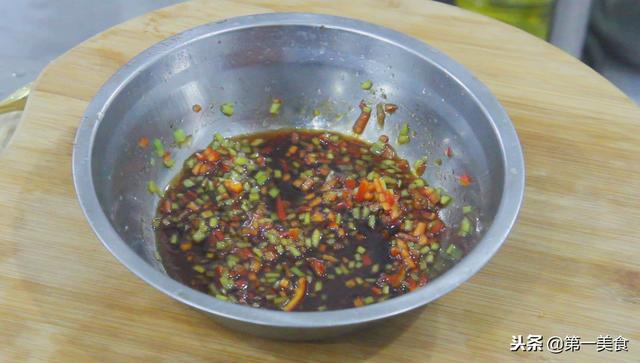 凉拌菜的料汁怎么调，怎样调凉拌菜的料汁（看厨师长操作）