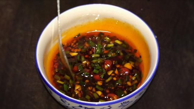 万能蘸料汁的做法，万能蘸料凉拌汁的做法（学会这款万能调料汁）