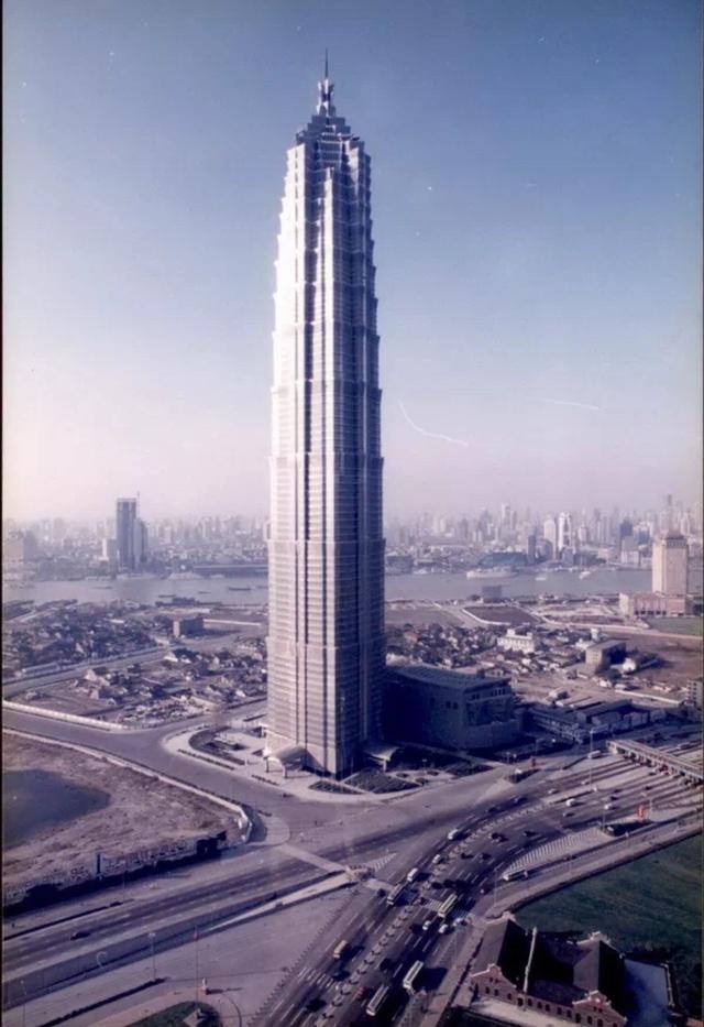 上海金茂大厦多少层，金茂大厦多少米（上海金茂大厦迎来20岁生日）